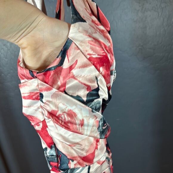 Express Red Mini Bodycon Dress with Sweetheart Neckline and Ruched Design - Picture 7 of 10